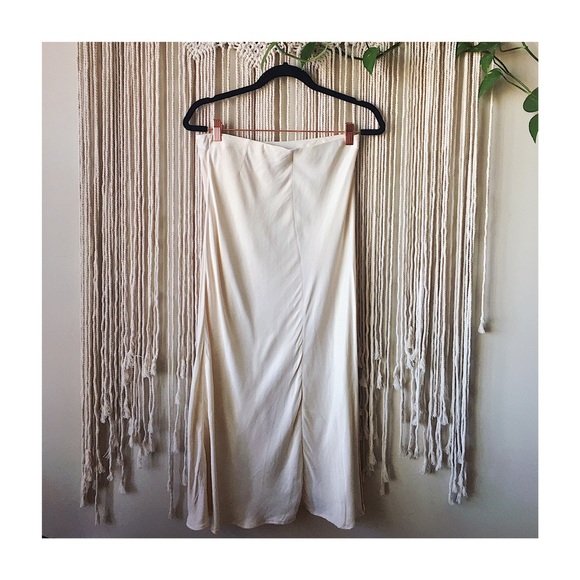 Zara Dresses & Skirts - Cream Satin Skirt